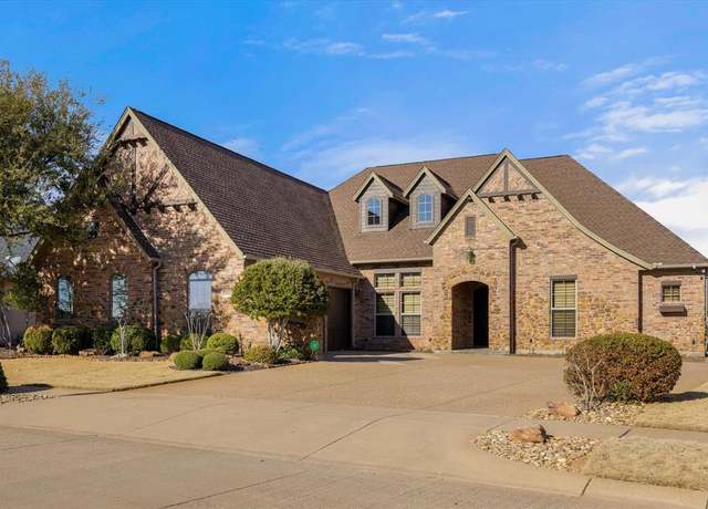 Property at 2307 Bordeaux Dr, Granbury, TX 76048, 3 beds, 2.5 baths