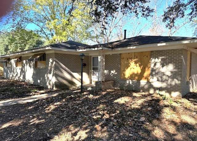 Property at 852 Natchez St, Shreveport, LA 71105, 3 beds, 2 baths