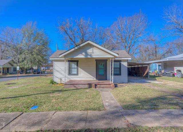 Property at 206 Latimer St, Mooringsport, LA 71060, 3 beds, 2 baths