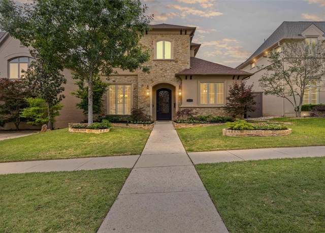 Property at 3725 W 5th St, Fort Worth, TX 76107, 4 beds, 3.5 baths