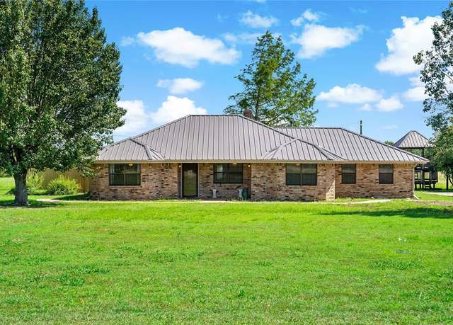Property at 4395 Farm Road 2820, Sumner, TX 75486, 3 beds, 2 baths