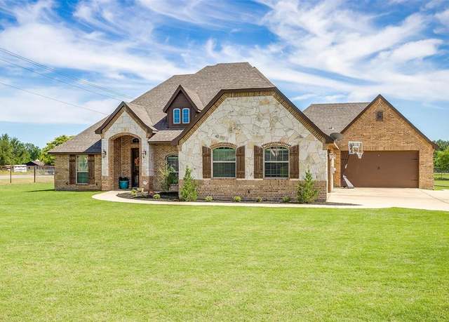 Property at 101 Eagle Moor Ln, Weatherford, TX 76087, 3 beds, 2 baths
