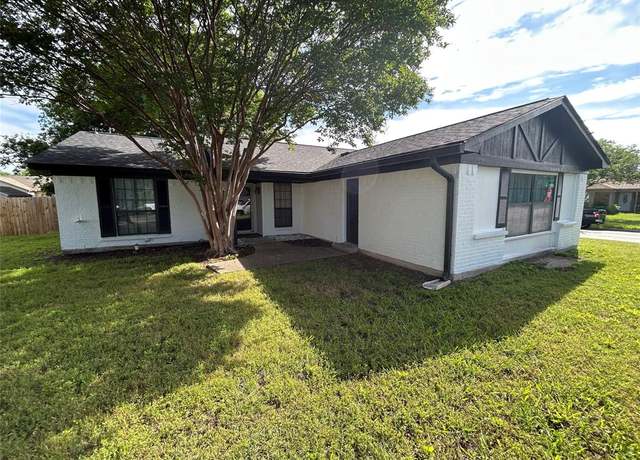 Property at 3913 Longstraw Dr, Fort Worth, TX 76137, 3 beds, 2 baths