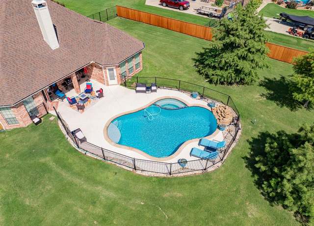 Property at 2577 W Alamosa Dr, Terrell, TX 75160, 4 beds, 3 baths