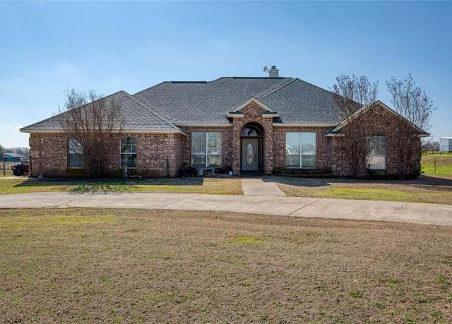 Property at 609 South Dr, Springtown, TX 76082, 4 beds, 2 baths