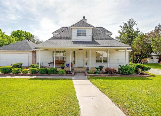 Property at 1409 Robyn Rd, Azle, TX 76020, 3 beds, 2.5 baths