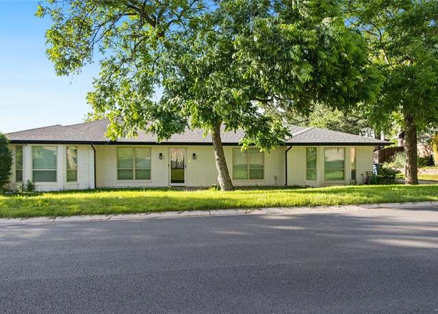 Property at 7636 Skylake Dr, Fort Worth, TX 76179, 4 beds, 2.5 baths