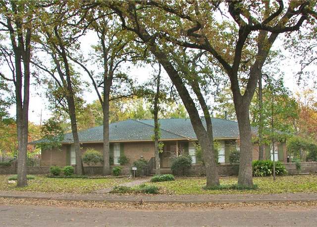 Property at 1612 Canyon Oaks Dr, Irving, TX 75061, 4 beds, 2.5 baths