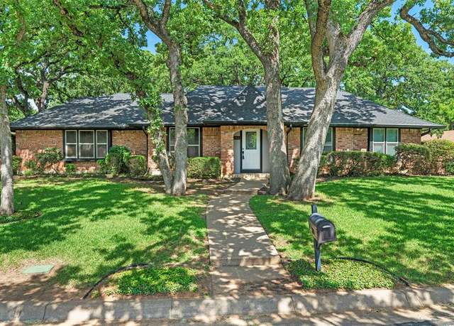 Property at 2814 Greenbrook Dr, Arlington, TX 76016, 3 beds, 2.5 baths