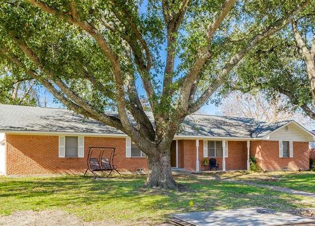 Property at 1004 Royal Dr, Kaufman, TX 75142, 3 beds, 3 baths