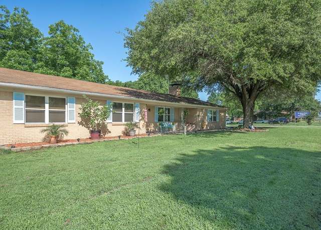 Property at 542 S Houston St, Edgewood, TX 75117, 4 beds, 3 baths