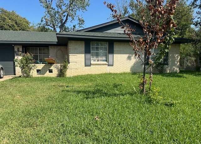 Property at 2322 Halifax Dr, Carrollton, TX 75006, 3 beds, 2 baths