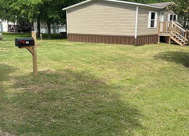 Property at 904 Pawnee Trl, Granbury, TX 76048, 3 beds, 2 baths