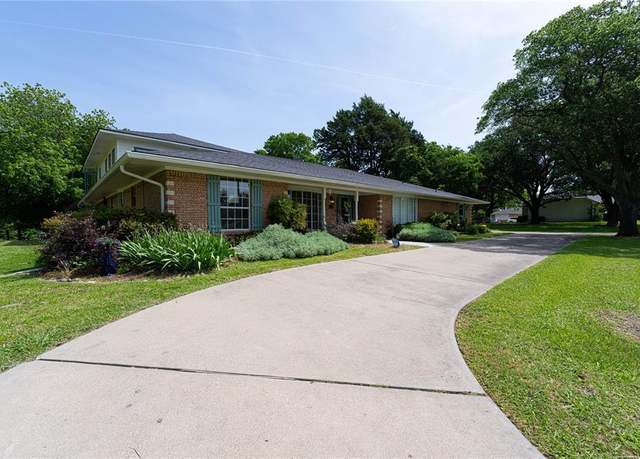 Property at 635 E Tripp Rd, Sunnyvale, TX 75182, 5 beds, 3.5 baths