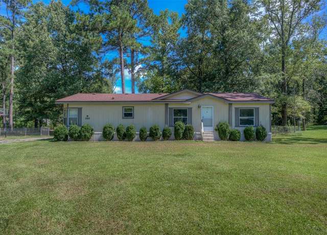 Property at 2022 Luke Ln, Benton, LA 71006, 3 beds, 2 baths