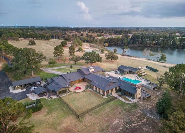 Property at 6700 Valley View Dr, Athens, TX 75752, 8 beds, 8.5 baths