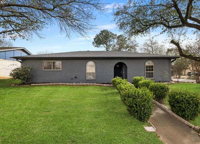 Property at 615 Aspenway Cir, Euless, TX 76039, 3 beds, 2 baths