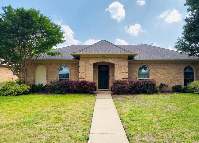 Property at 250 E Bancroft Dr, Garland, TX 75040, 3 beds, 2 baths