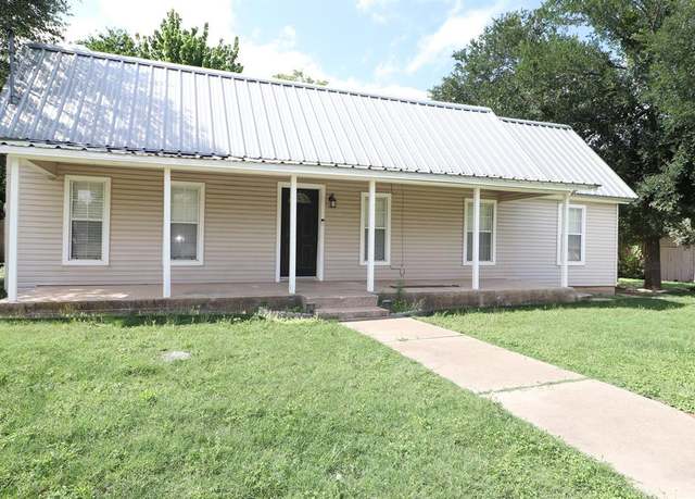 Property at 1065 W Pecan St, Stephenville, TX 76401, 4 beds, 2 baths