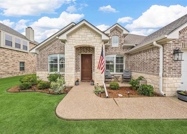 Property at 912 Cumberland St, Mcgregor, TX 76657, 4 beds, 2 baths