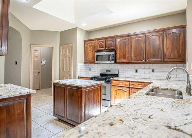 Property at 10252 Los Barros Trl, Fort Worth, TX 76177, 3 beds, 2 baths