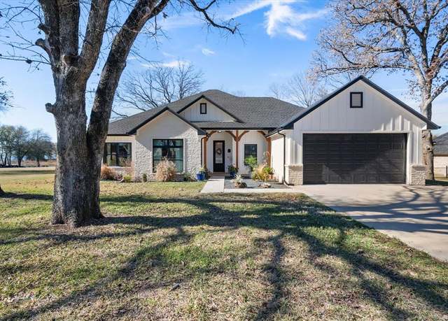 Property at 615 Grandview Dr, Corsicana, TX 75109, 3 beds, 2 baths
