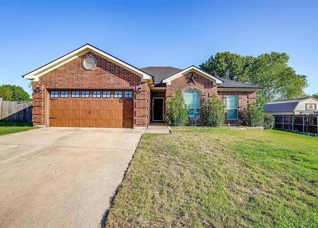 Property at 2122 Deerwood Ct, Weatherford, TX 76087, 3 beds, 2 baths