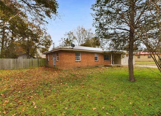 Property at 1982 County Road 4619, Athens, TX 75752, 4 beds, 2 baths