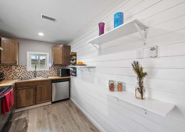 Property at 1329 County Road 3791, Paradise, TX 76073, 3 beds, 2 baths