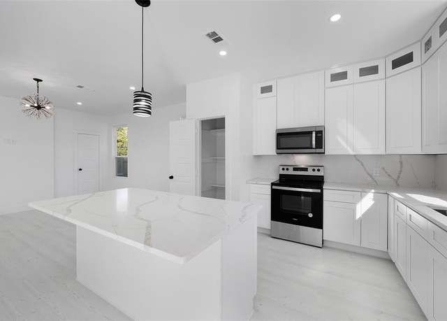 Property at 309 W Beckham St W, Sulphur Springs, TX 75482, 3 beds, 2 baths