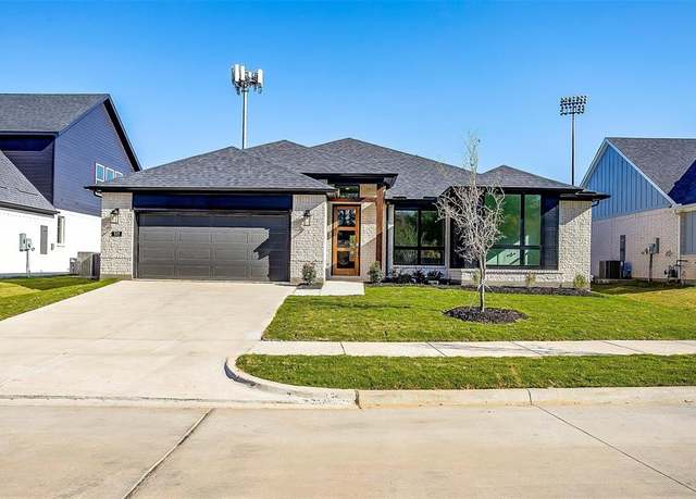 Property at 121 Paxton Cir, Arlington, TX 76013, 4 beds, 3.5 baths