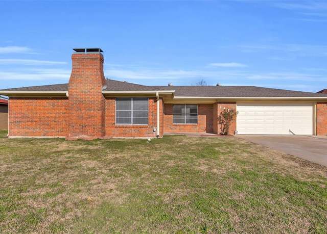 Property at 1413 S Benton St, Corsicana, TX 75110, 3 beds, 2 baths