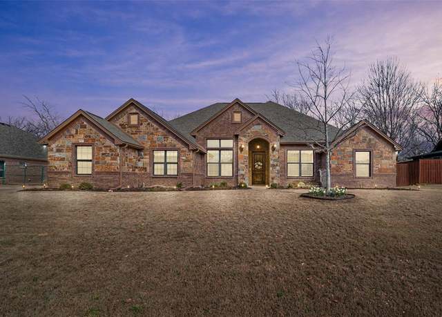 Property at 9109 Ravenswood Rd, Granbury, TX 76049, 4 beds, 3 baths