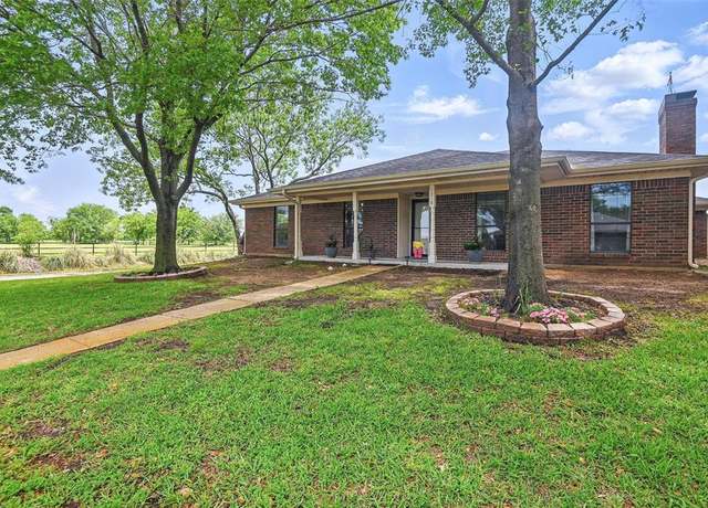 Property at 1018 Meridith Dr, Terrell, TX 75160, 3 beds, 2 baths