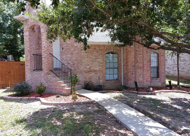 Property at 12718 Hilltop Dr, Balch Springs, TX 75180, 3 beds, 2.5 baths