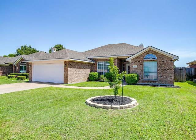 Property at 648 Ridgehill Dr, Burleson, TX 76028, 3 beds, 2 baths