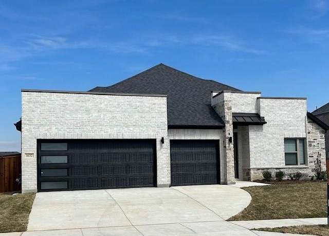 Property at 1632 Thunderbird Dr, Fort Worth, TX 76052, 4 beds, 3 baths