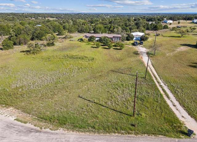 Property at 124 Little Salty Ct, Springtown, TX 76082, 4 beds, 3 baths