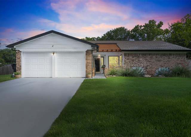 Property at 1302 Hemphill Dr, Cleburne, TX 76033, 3 beds, 2 baths