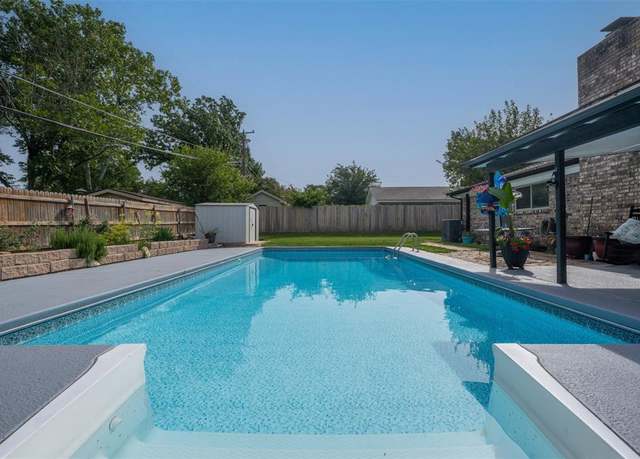 Property at 1302 Hemphill Dr, Cleburne, TX 76033, 3 beds, 2 baths