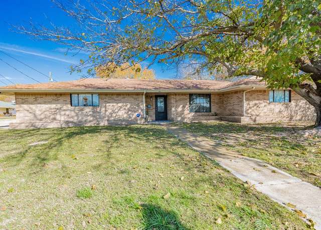 Property at 301 E Williams St, Bowie, TX 76230, 4 beds, 3 baths