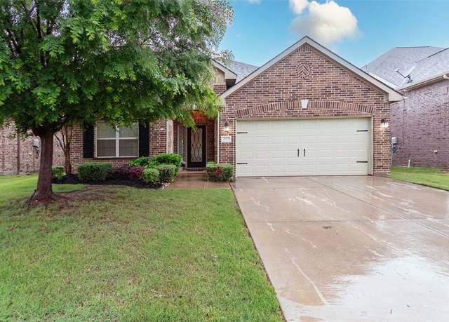 Property at 4825 Lazy Oaks St, Fort Worth, TX 76244, 3 beds, 2.5 baths