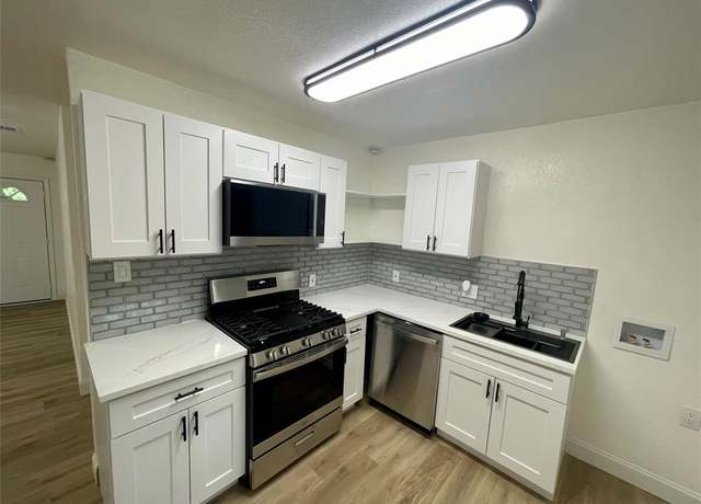 Property at 126 Stephens St, Waxahachie, TX 75165, 3 beds, 1 bath