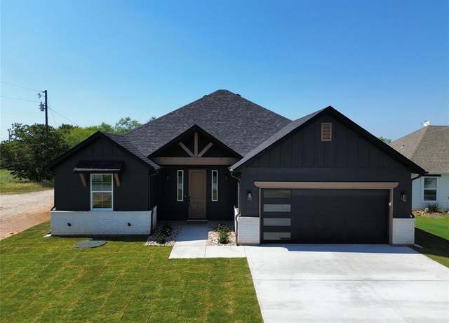 Property at 2412 Creek Dr, Granbury, TX 76048, 3 beds, 2 baths