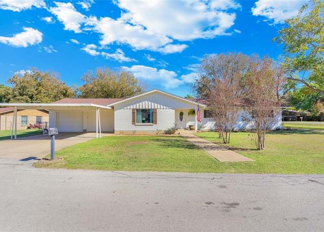 Property at 807 Davis St, Grandview, TX 76050, 3 beds, 2 baths