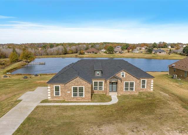 Property at 23690 Champion Dr, Lindale, TX 75771, 4 beds, 2.5 baths