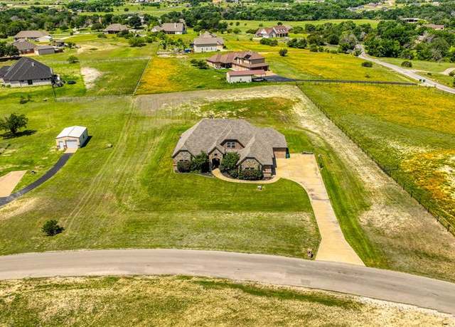 Property at 121 Canyon Creek Ct, Weatherford, TX 76087, 5 beds, 3.5 baths