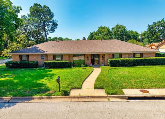 Property at 1600 Delta Dr, Arlington, TX 76012, 4 beds, 3 baths