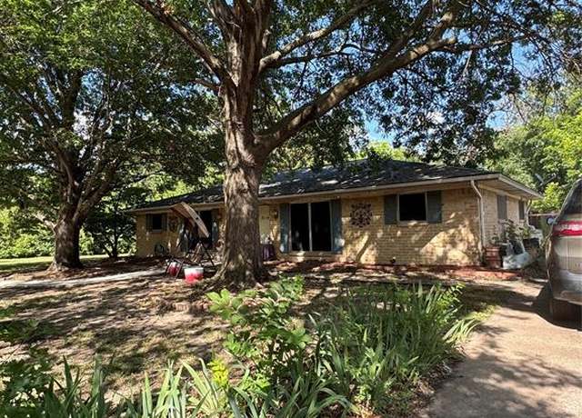 Property at 3116 Broken Arrow Rd, Denton, TX 76209, 4 beds, 2.5 baths