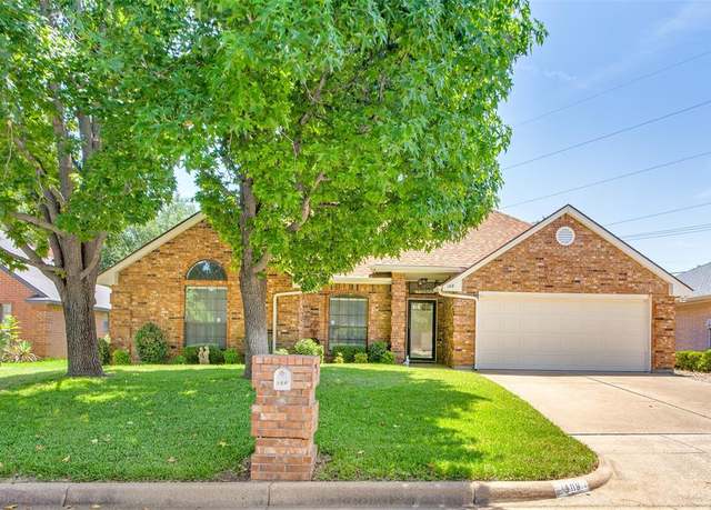 Property at 108 Sunny Meadows Dr, Burleson, TX 76028, 3 beds, 2 baths